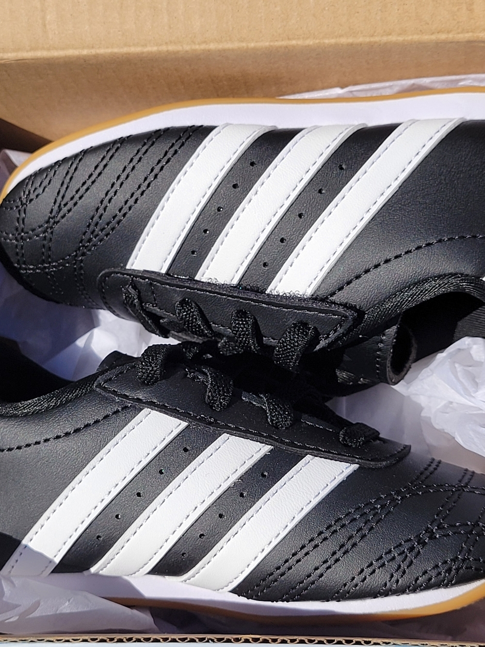 KIDS 8K ADIDAS TAEKWONDO SHOES – BLACK/WHITE – NEW IN BOX - Picture 3 of 8